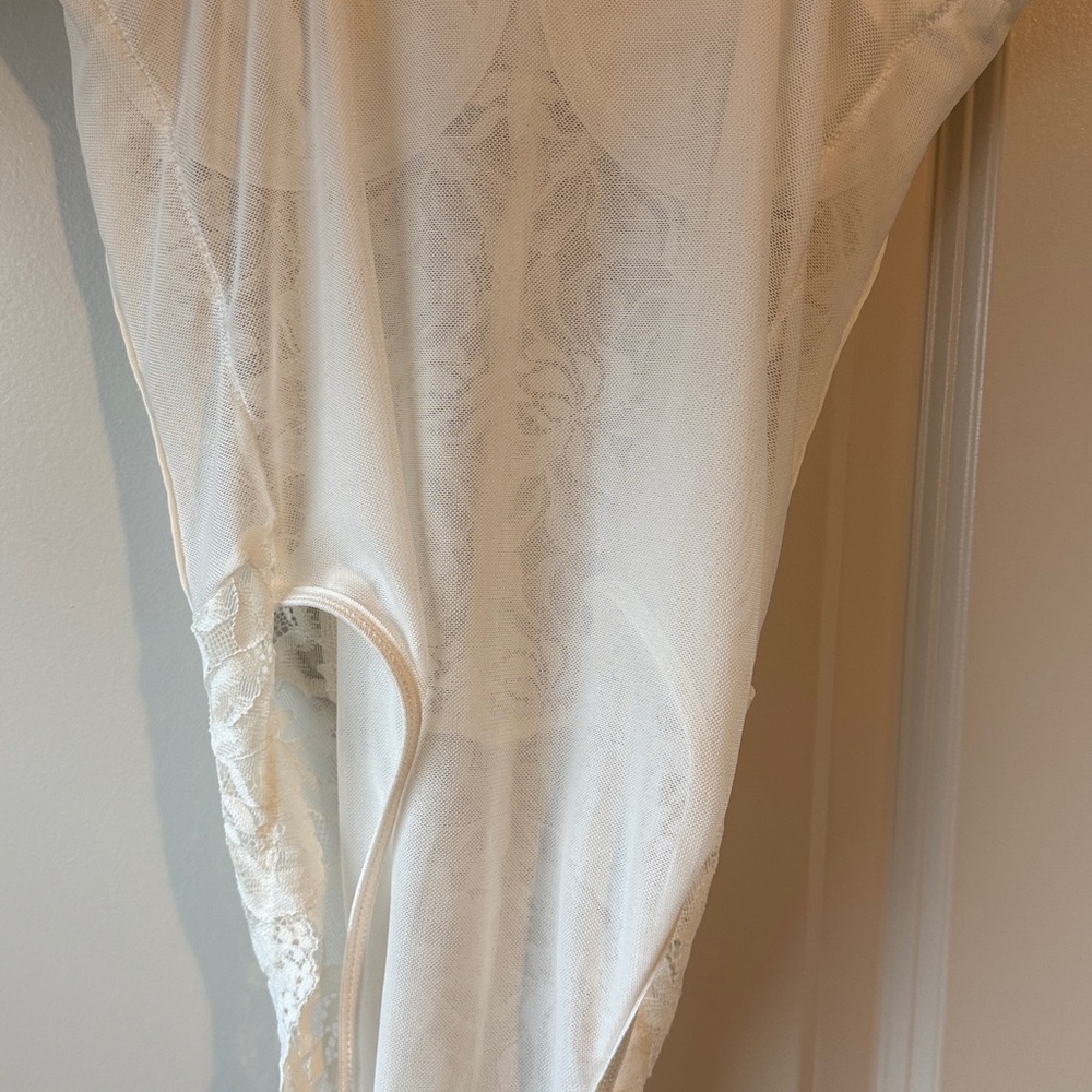 🖤 3 for $15 🖤 White lace bodysuit - Picture 4 of 5